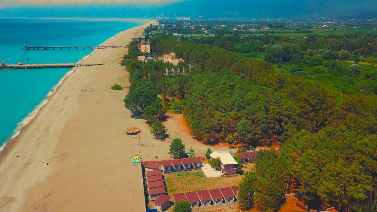 Ostrov Park-Hotel Pitsunda Eksteriør billede